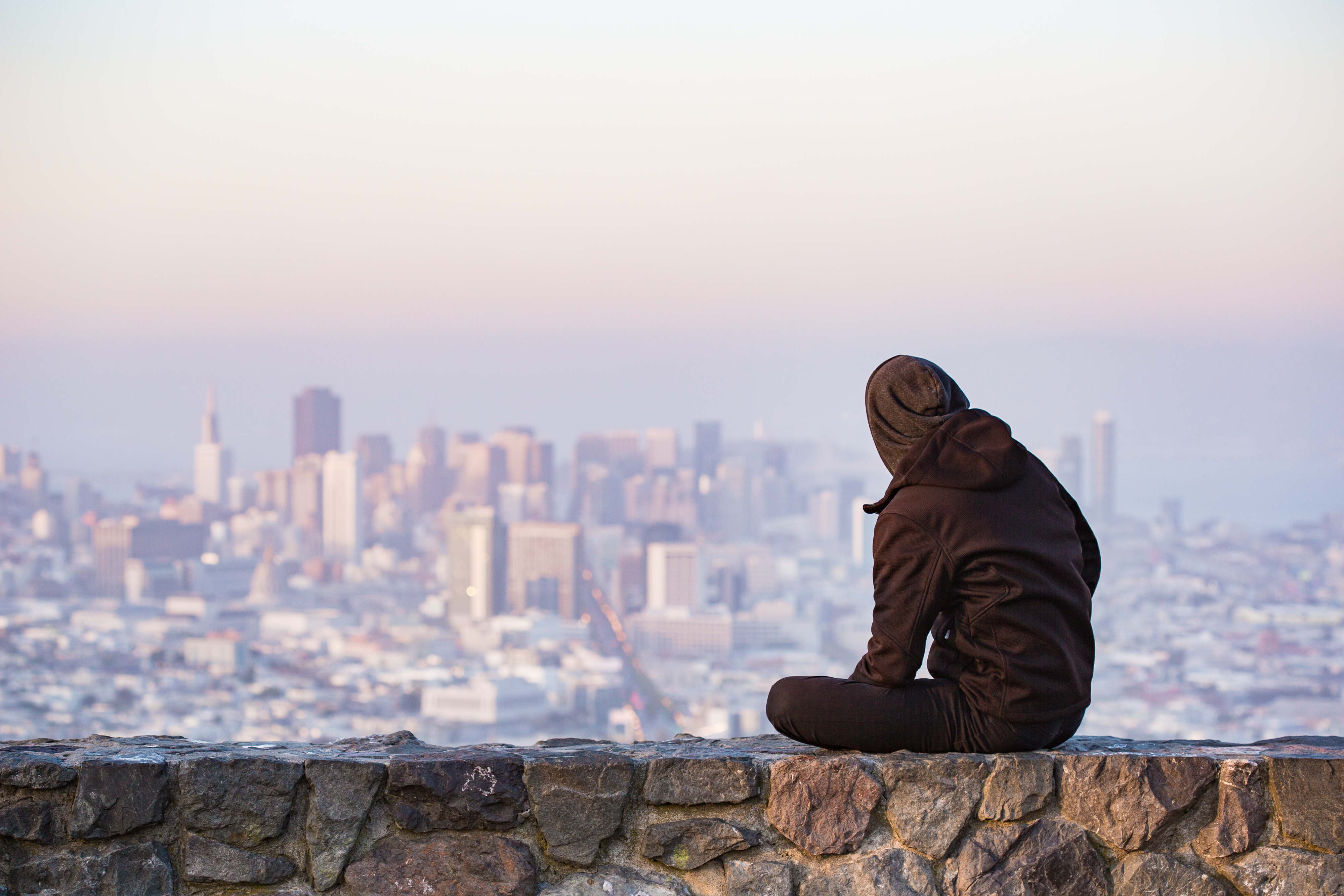 young-man-enjoying-moment-and-looking-over-the-san-francisco-picjumbo-com